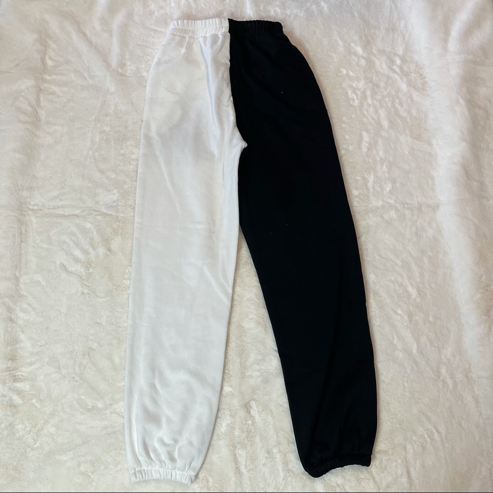 SHEIN black and white jogger with design Sz XS ⭐️ - Picture 2 of 3